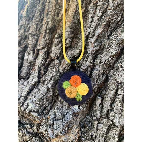 Handmade Embroidery Necklace Pendant with Roses - Picture 7 of 7